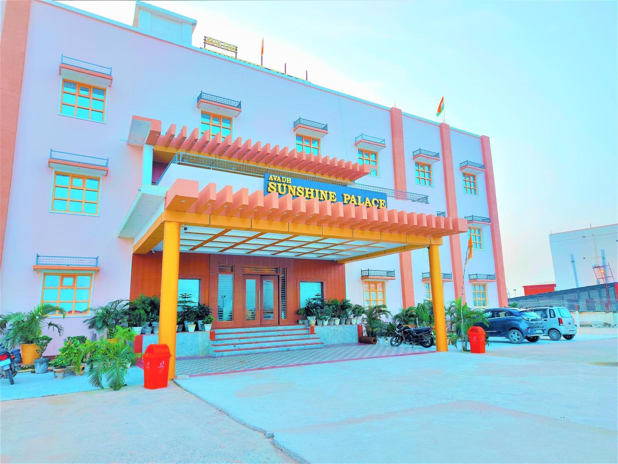 Avadh Sunshine Palace Hotel And Resort Ayodhya Exterior foto