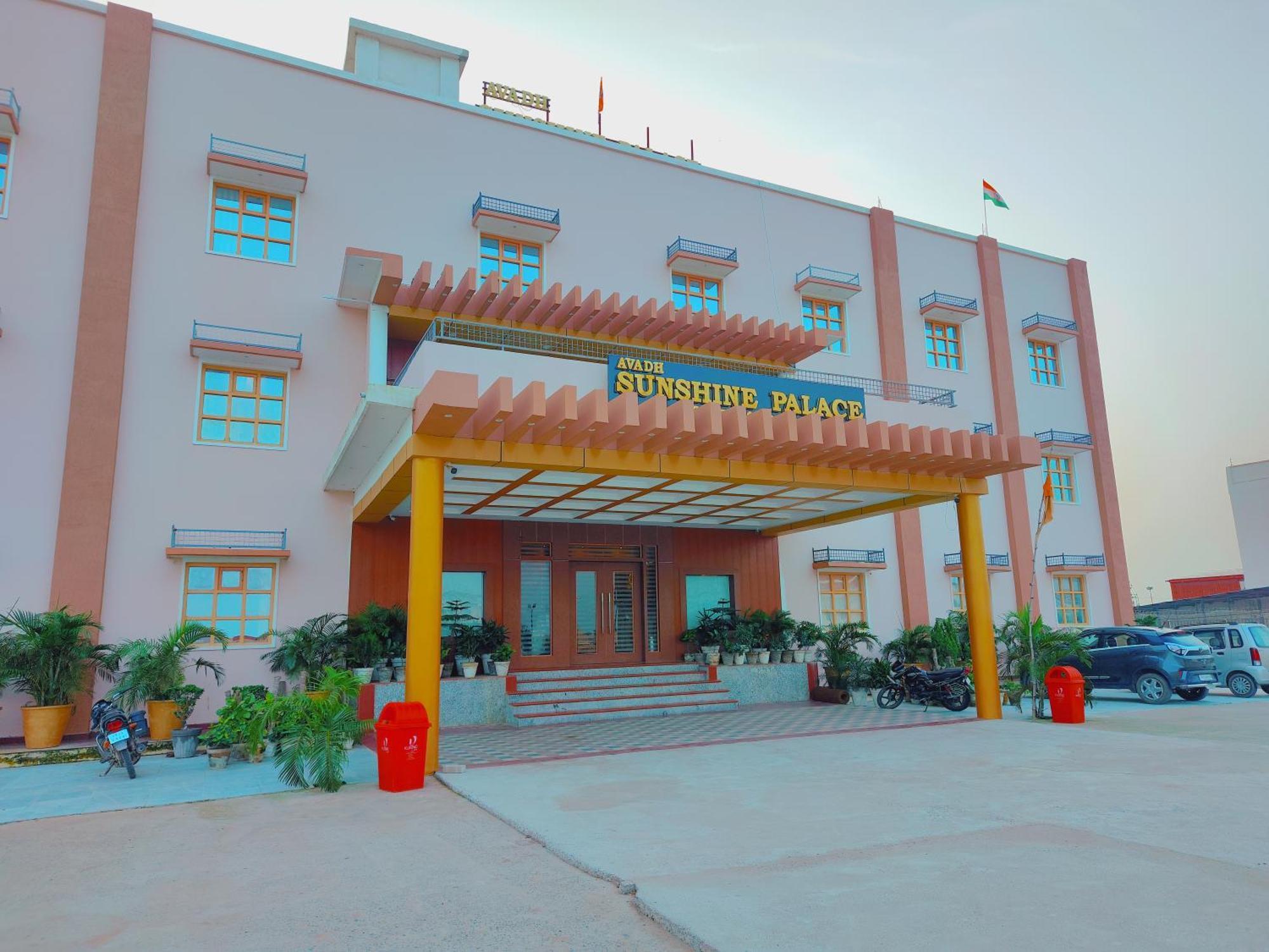 Avadh Sunshine Palace Hotel And Resort Ayodhya Exterior foto